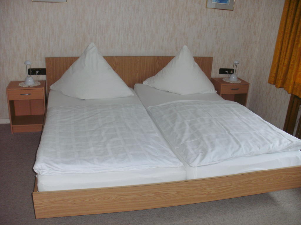 Landhotel Zum Schiff Laurenburg Room photo